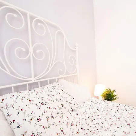 Lägenhet New & Cosy Near City Centre :)
